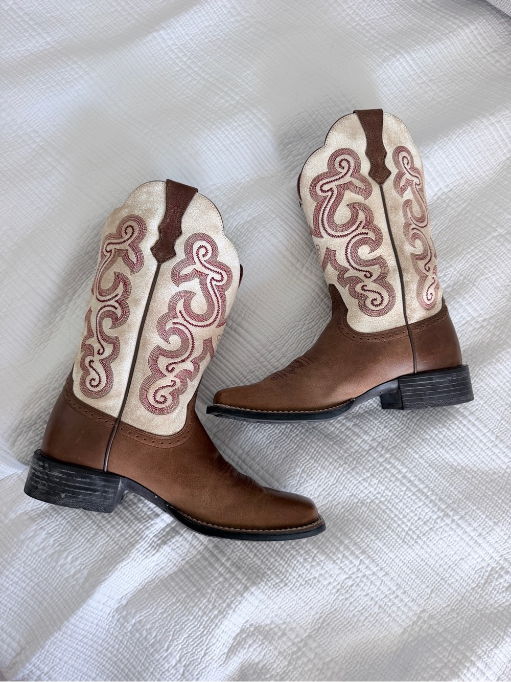 Ariat Boots Brown square toe  Western Embroidered Cowboy Boots